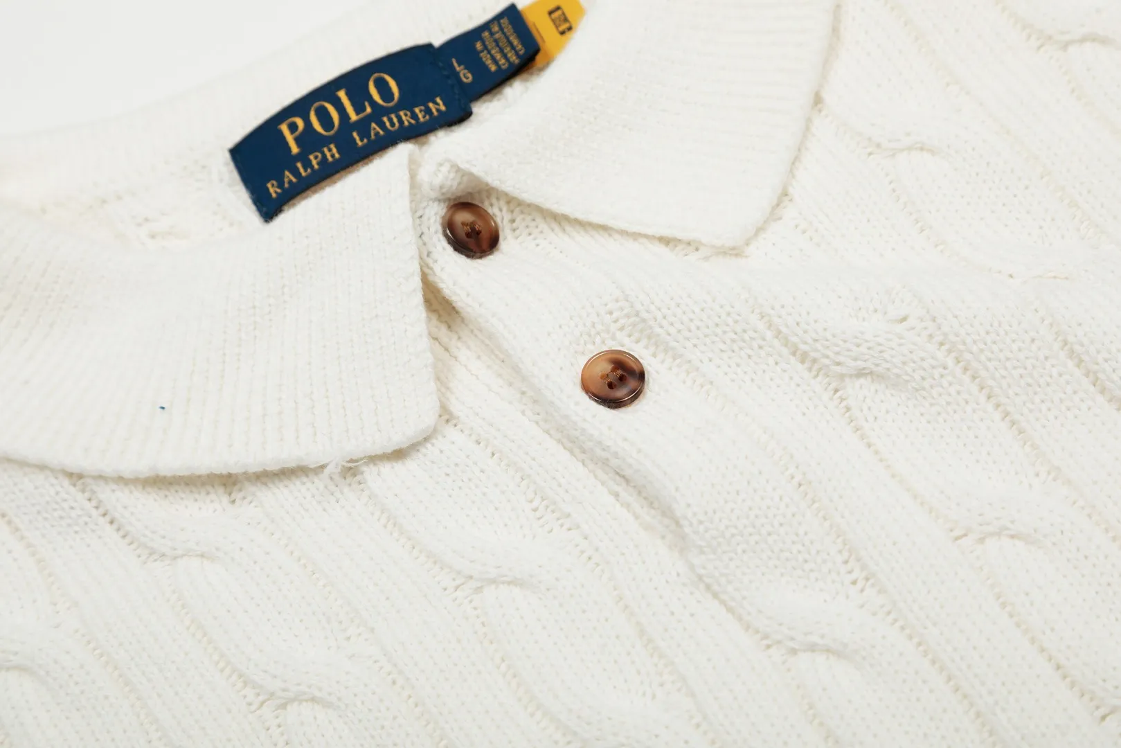 🅿️186 "Top quality" Style number: DS062# (not off the shelves all year round) [Ralph Lauren men's POLO lapel solid color pony embroidered logo knitted short sleeves] ✅Ralph Lauren Ralph Lauren classic basic lapel POLO men's all-season knitted short sleeves ✅Main supplier platform live broadcast Wholesale entity Replacement when out of stock Not off the shelf ✅ZP quality 1:1 version Scan the code to enter the GF website Counter quality ✅Details and quality are the only one in Guangzhou. Imported quality cotton yarn, focusing on high-end, cost-effective. Needless to say good quality. ✅The version restores the original version. The maximum size can be worn up to 200 pounds. Loose, comfortable and stress-free. ✅The upper body is simple and easy to match. A must-have for men. Good-looking clothes are never picky. A must-have for men's wardrobe. Size: S-XL. Color: Black, White, Gray, Khaki, Navy Blue, Gentleman's Lake Blue.